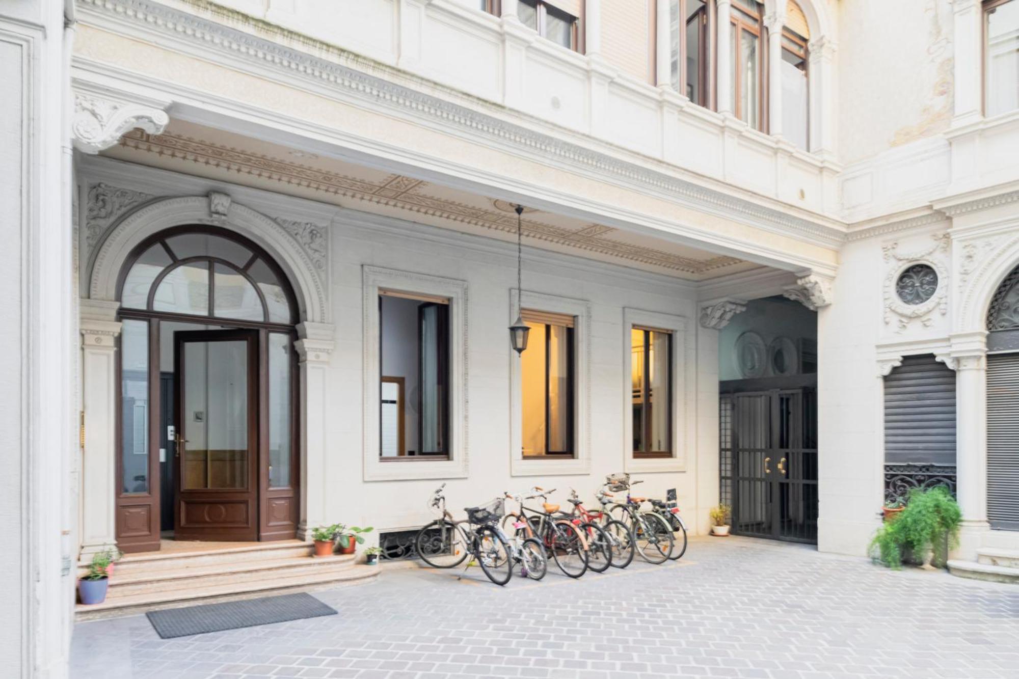Appartamento Easylife - Accogliente Monolocale In Via Torino, Posizione Perfetta Per Scoprire La Citta Milano Esterno foto