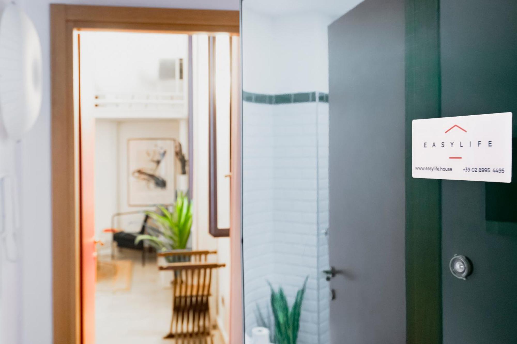 Appartamento Easylife - Accogliente Monolocale In Via Torino, Posizione Perfetta Per Scoprire La Citta Milano Esterno foto